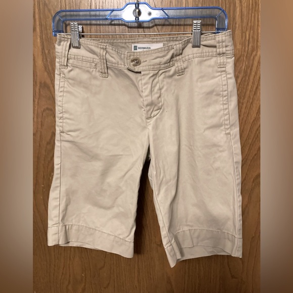 👚(bundle 4 items w/👚for $16)
. Bermuda shorts by GAP - Picture 1 of 11